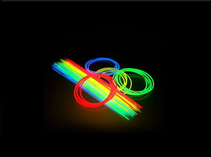 lot de 50 colliers fluo coloris assortis 57cm