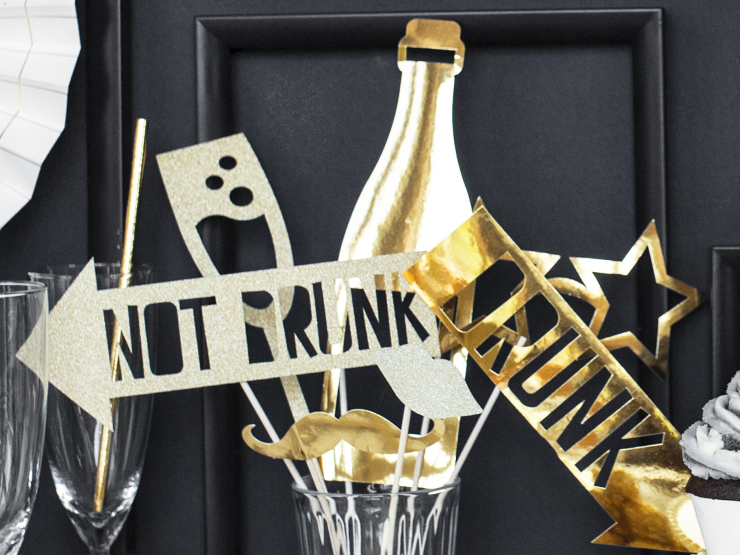 8 accessoires dorés pour photobooth - Happy New Year Collection