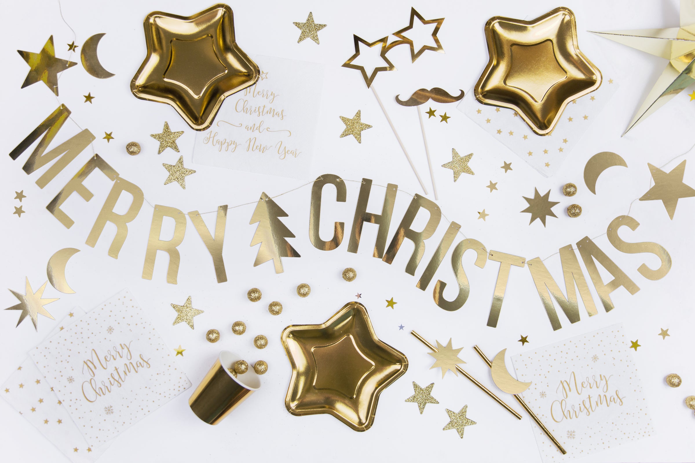20 serviettes blanches avec étoiles dorées en papier
