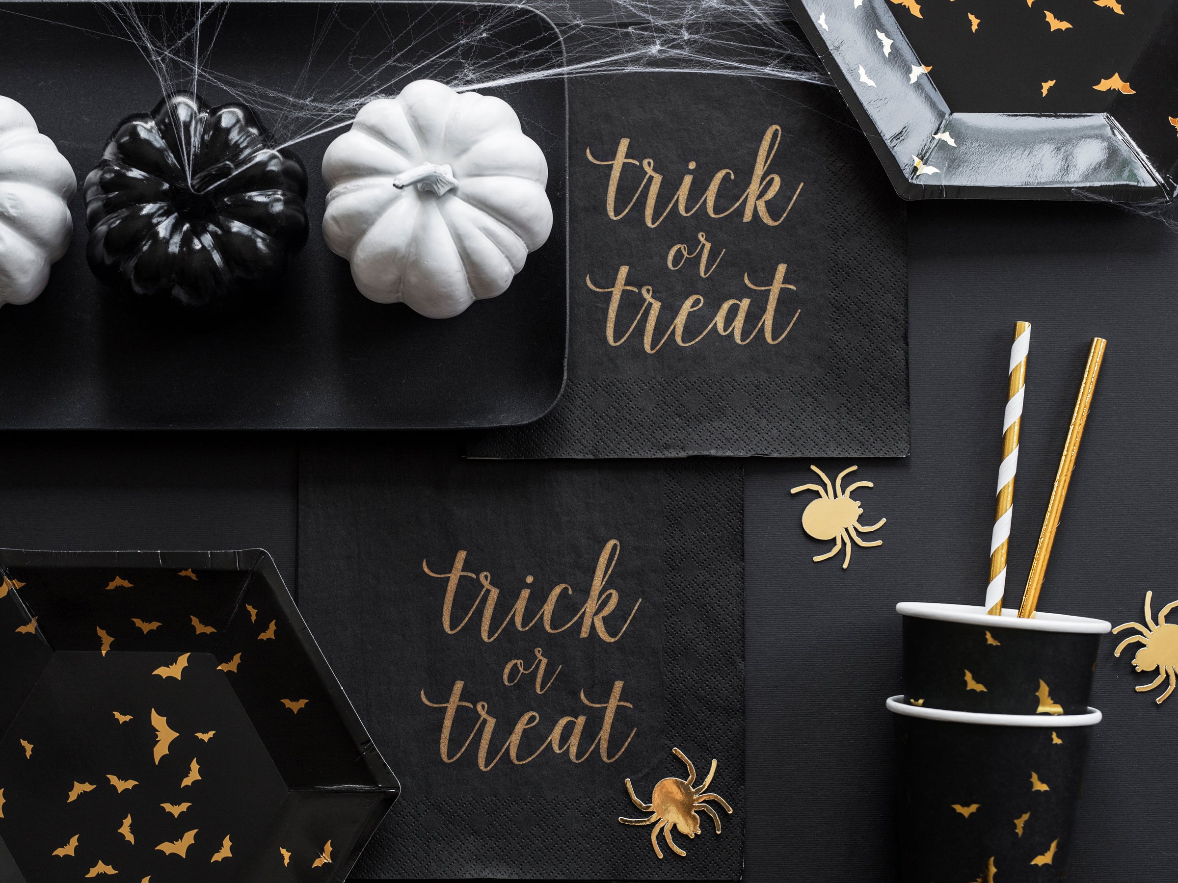 6 assiettes noires avec chauv-e-souris dorés en carton (20 cm) - Trick or Treat Collection