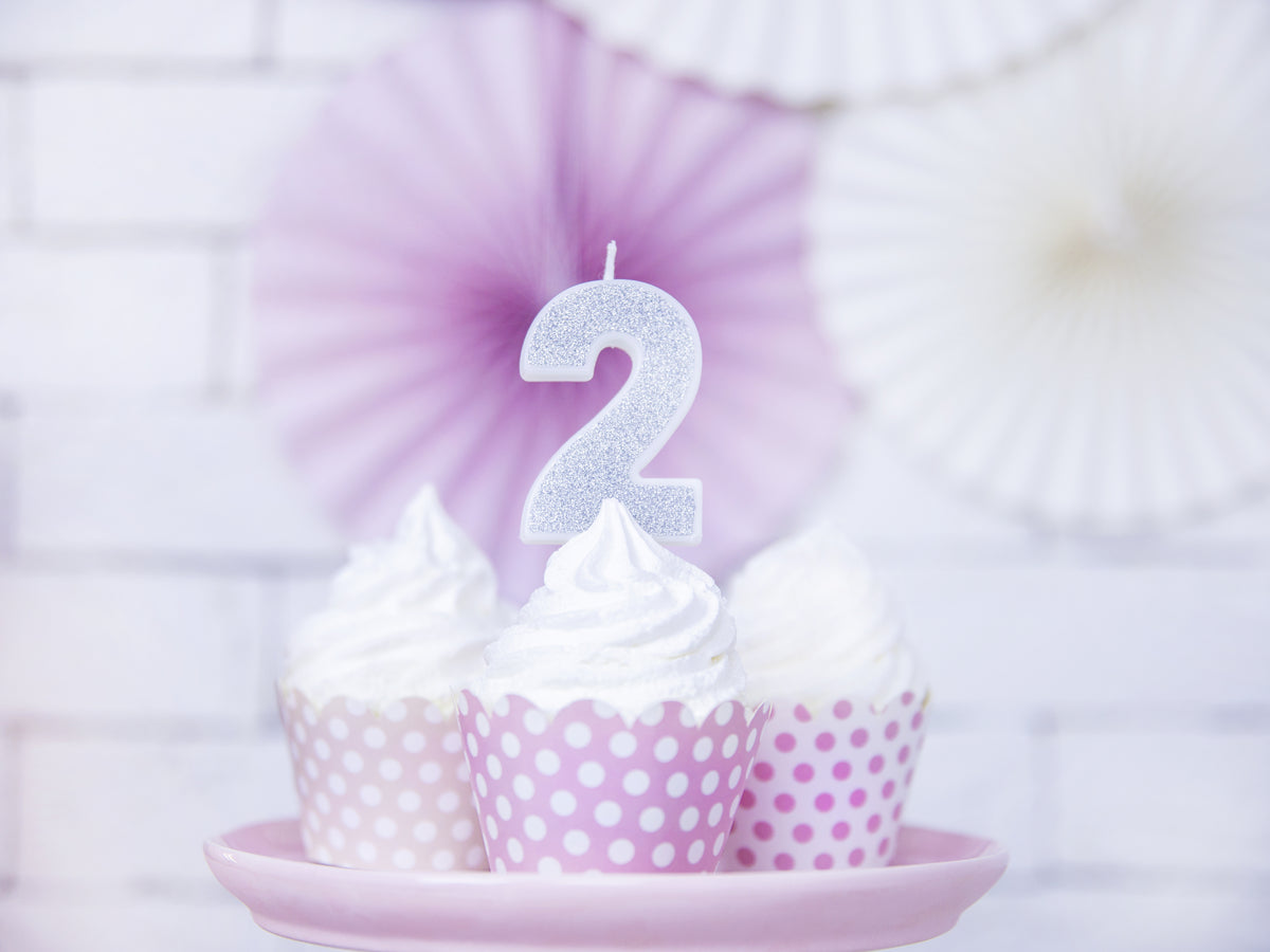 Bougie anniversaire argentée chiffre 2