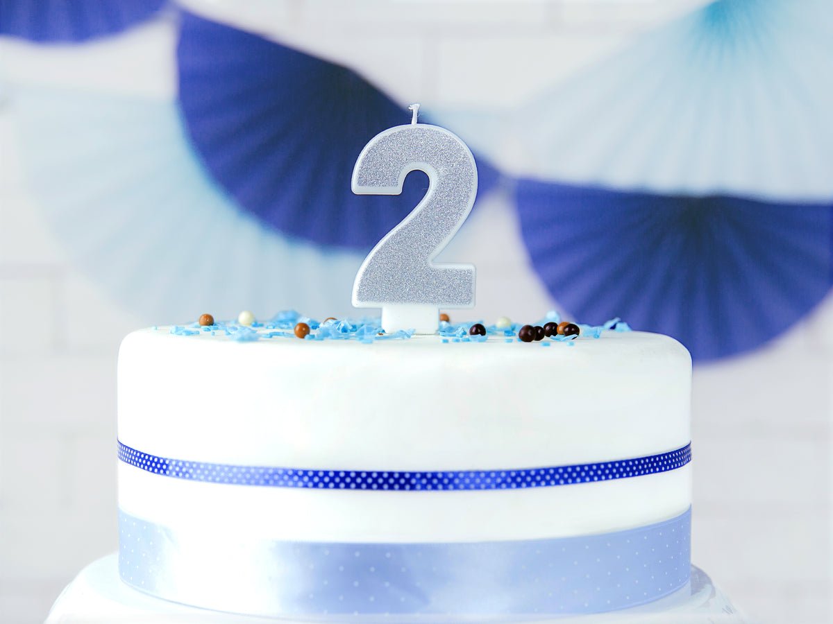 Bougie anniversaire argentée chiffre 2