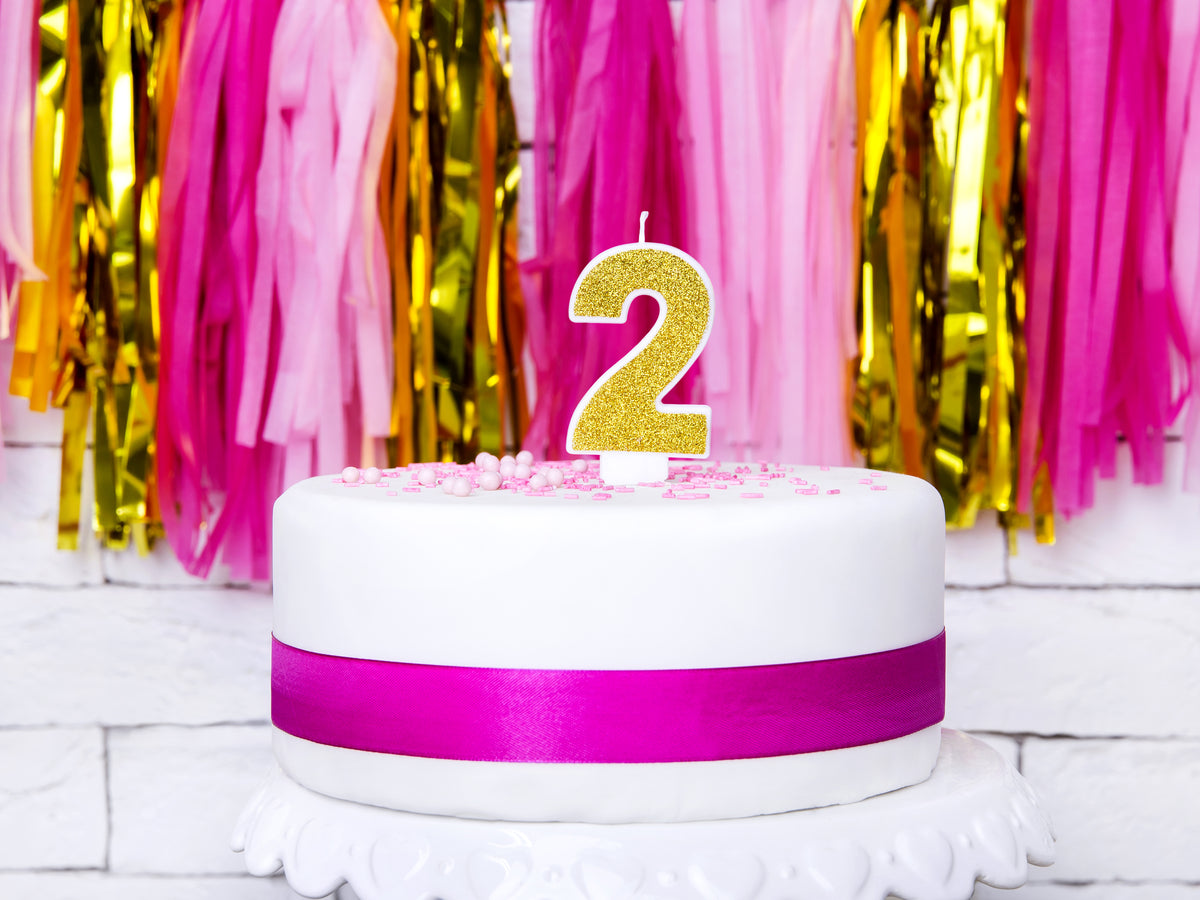Bougie anniversaire dorée chiffre 2