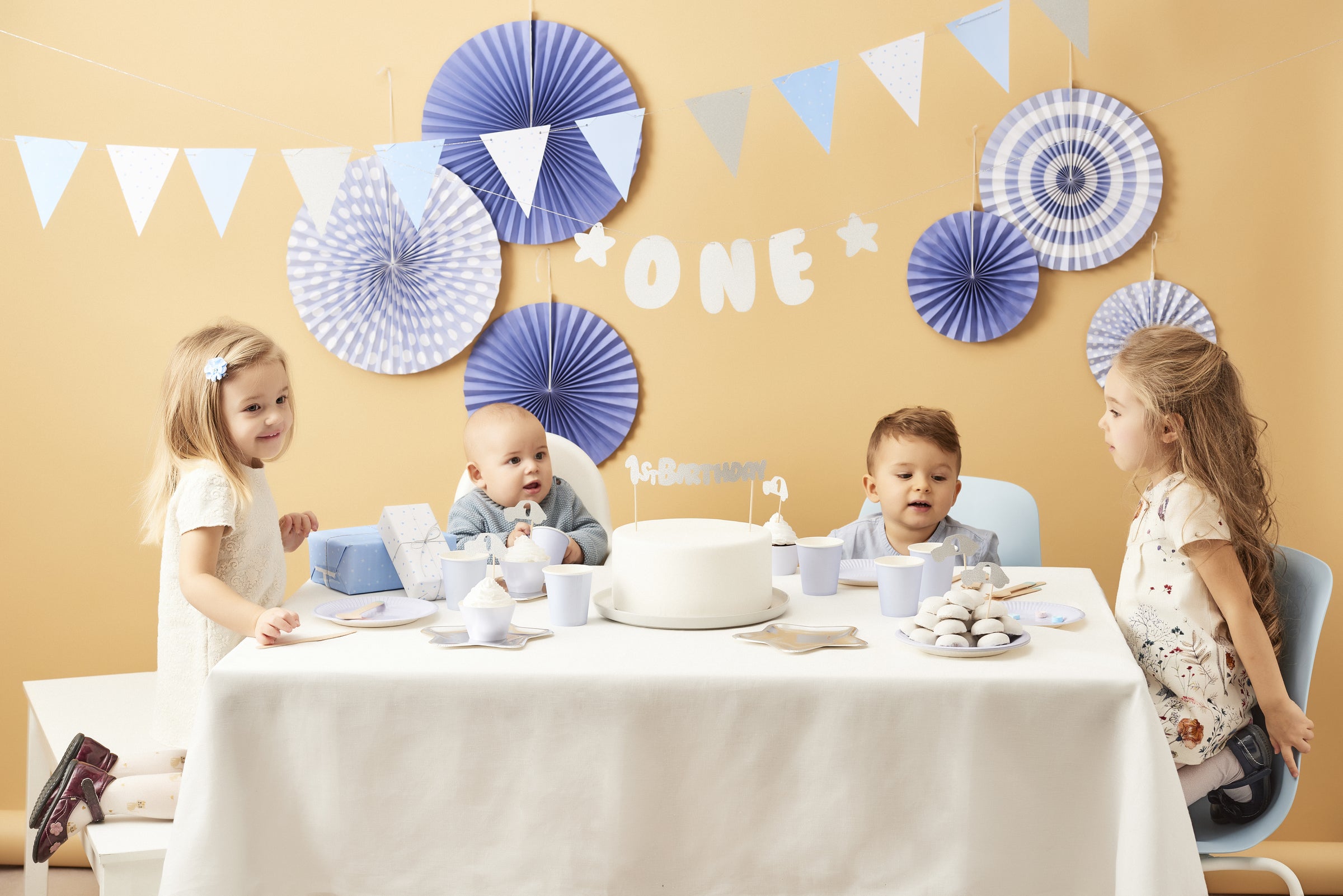 Guirlande fanions motifs à pois bleus en papier - Blue 1st Birthday