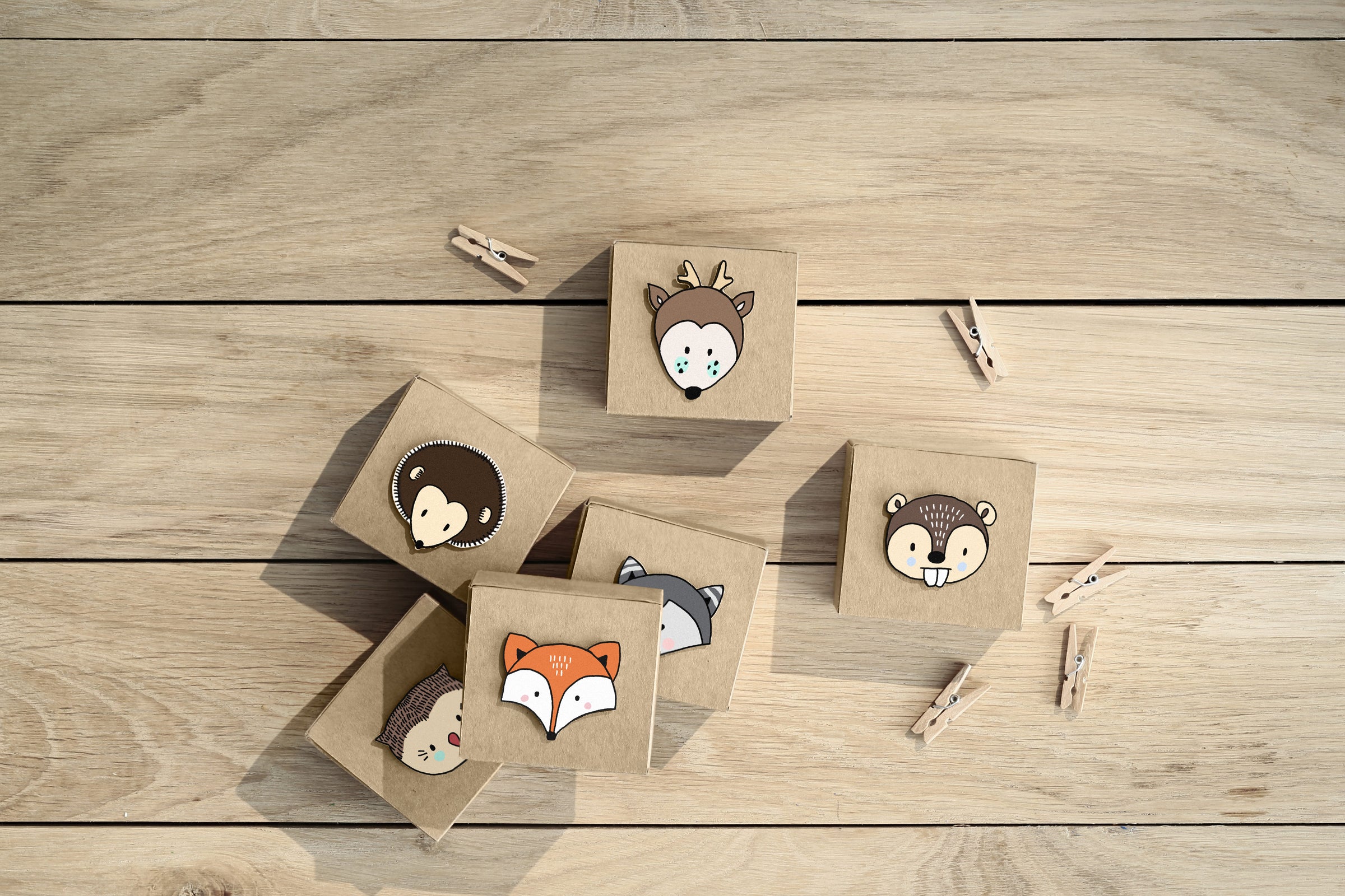 20 pinces décoratives de 3 cm en bois