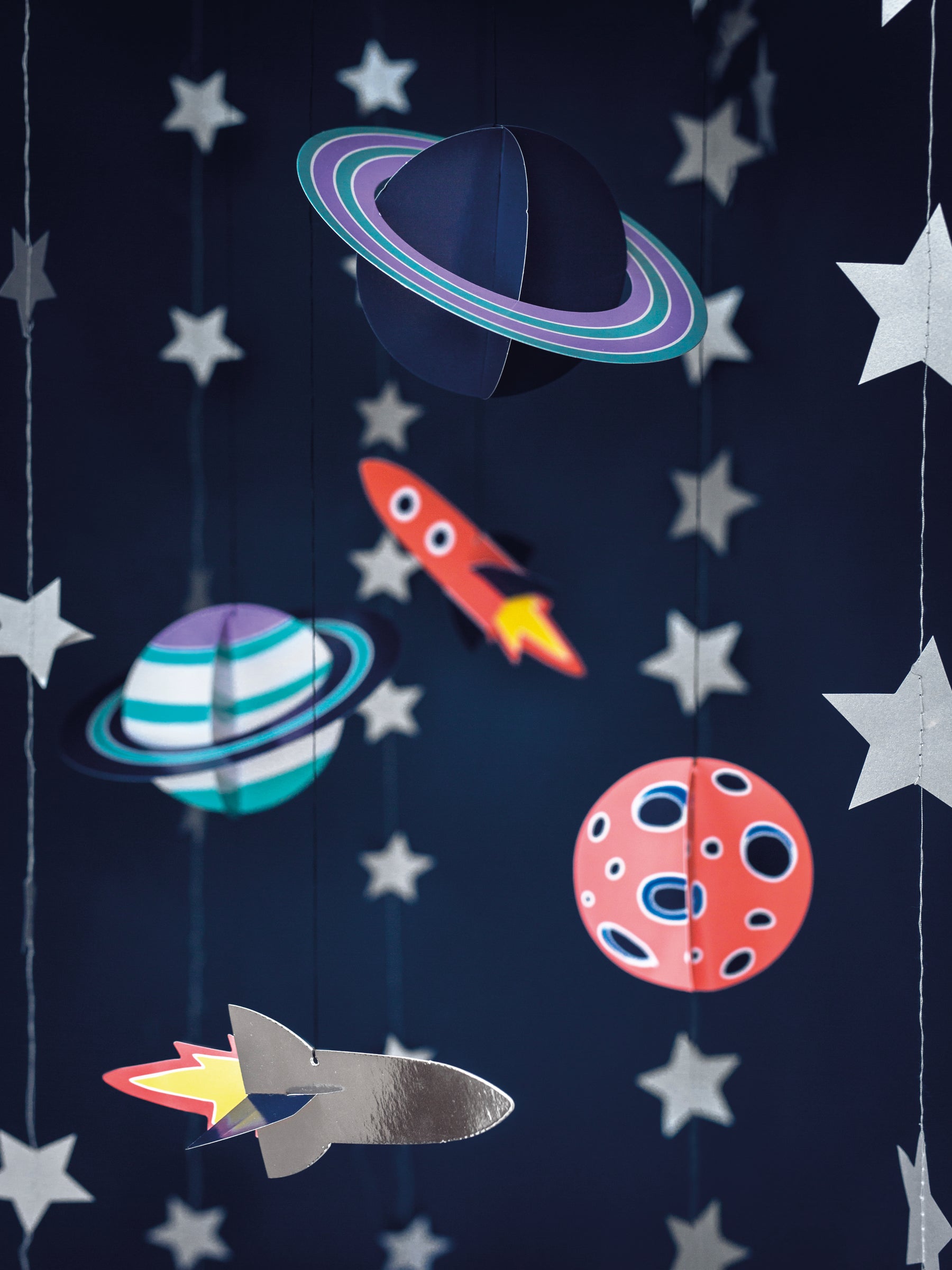 5 suspensions avec figurines de l'espace - Space Party