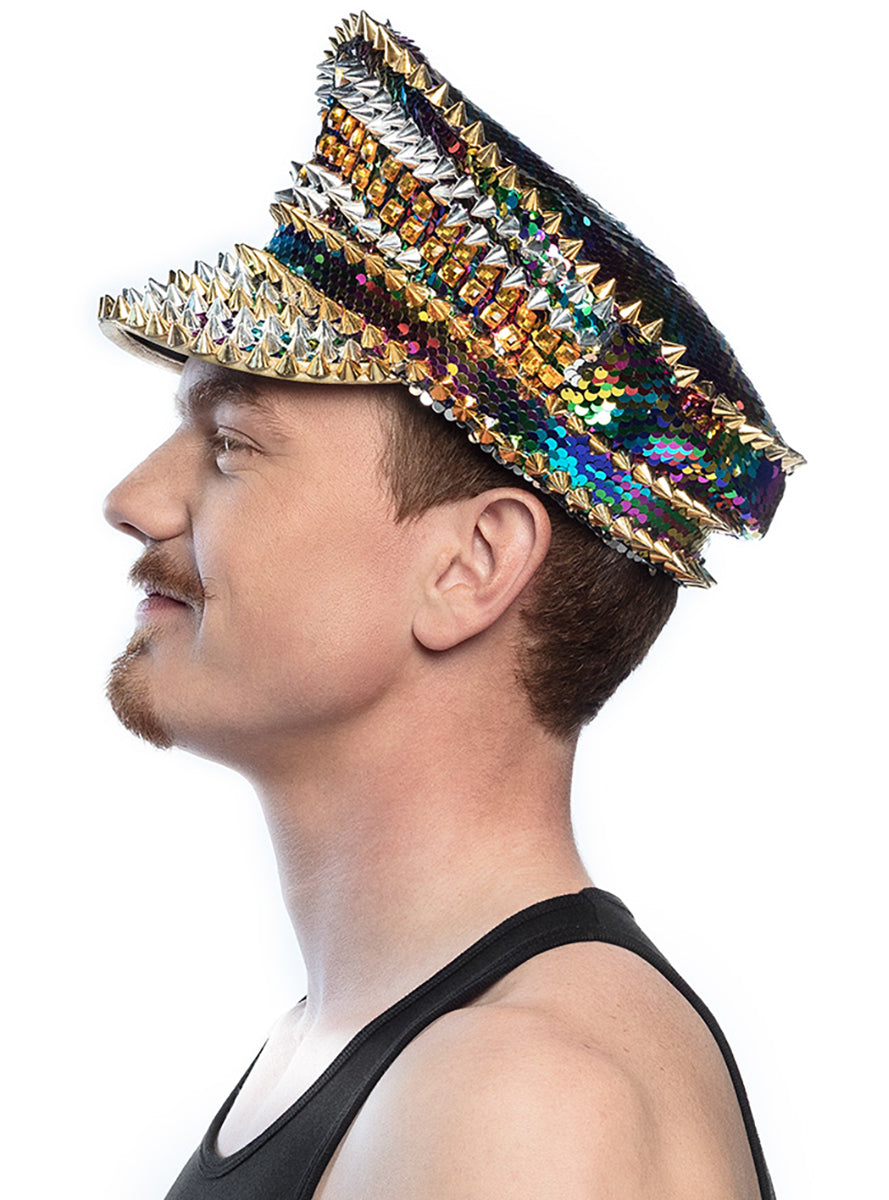 Chapeau multicolore avec des paillettes