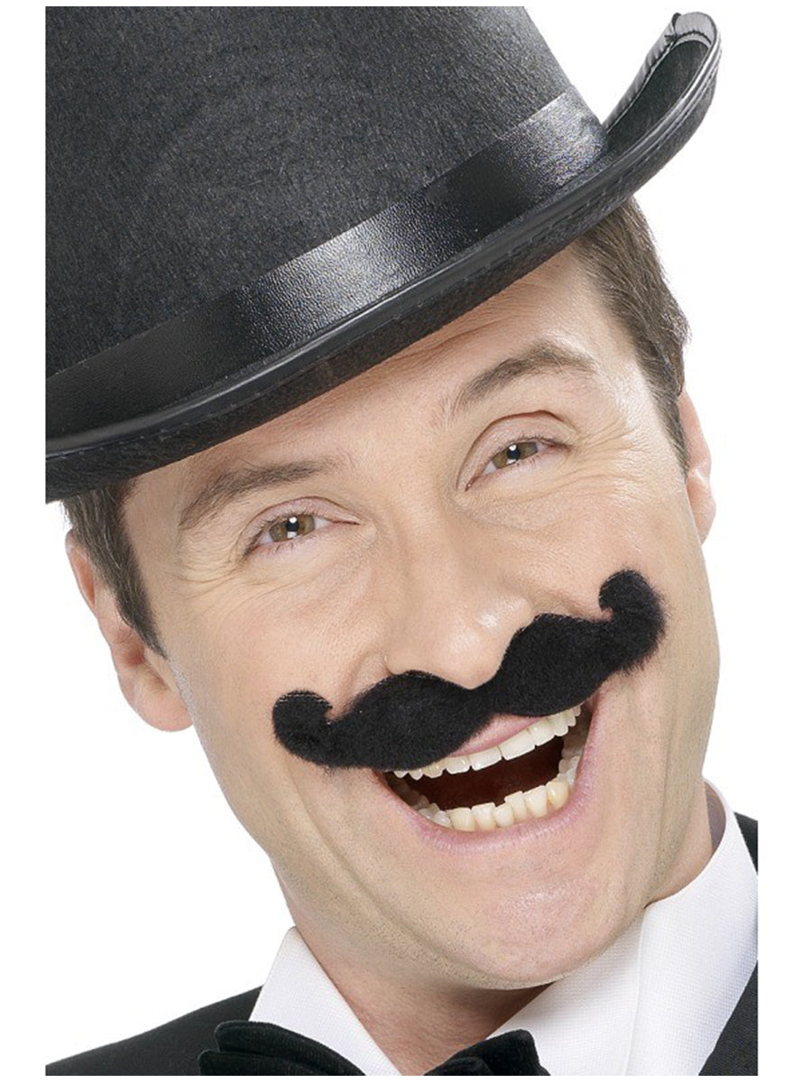 Moustache de music hall