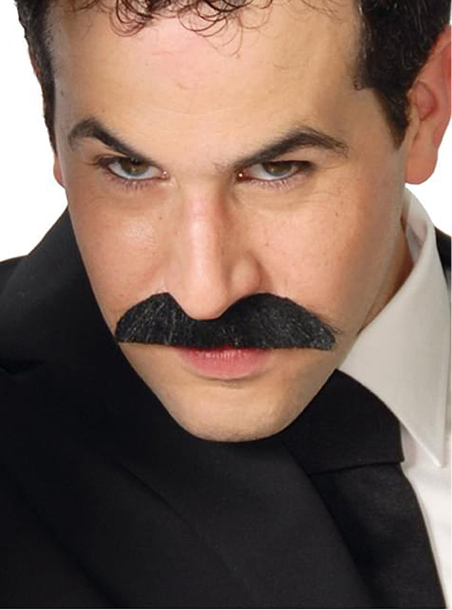Moustache classique